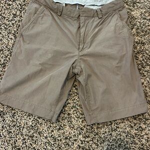 GAP men’s khaki shorts.